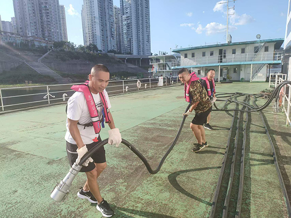 打造绿色港口  守护碧水蓝天1.jpg